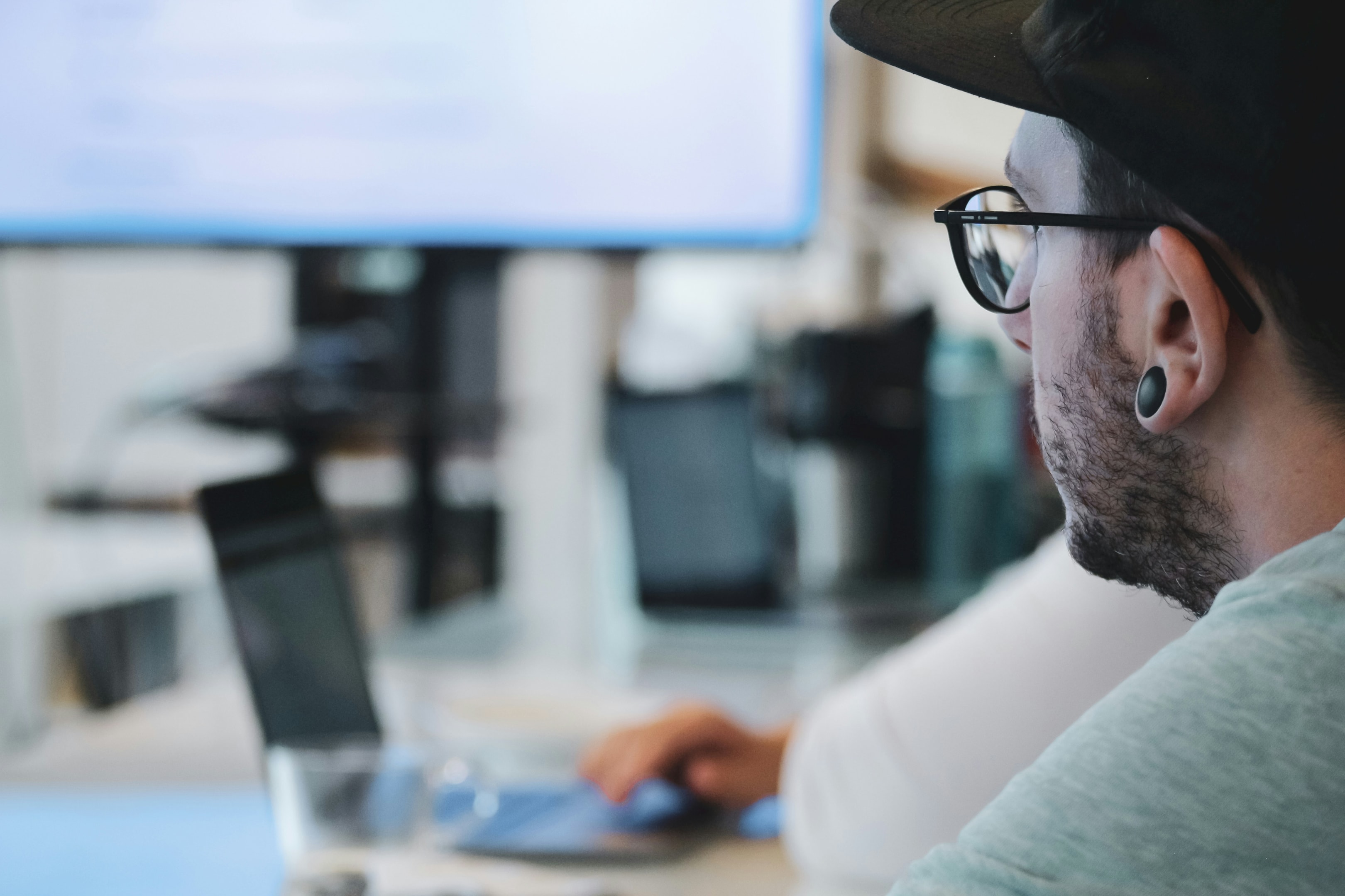 Maximize your fleet's efficiency with important reports, additional features, and data-driven insights to manage assets and reduce costs effectively.
