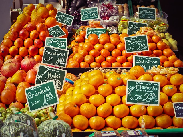fruit stand with several prices showing how picking the right price can increase sales