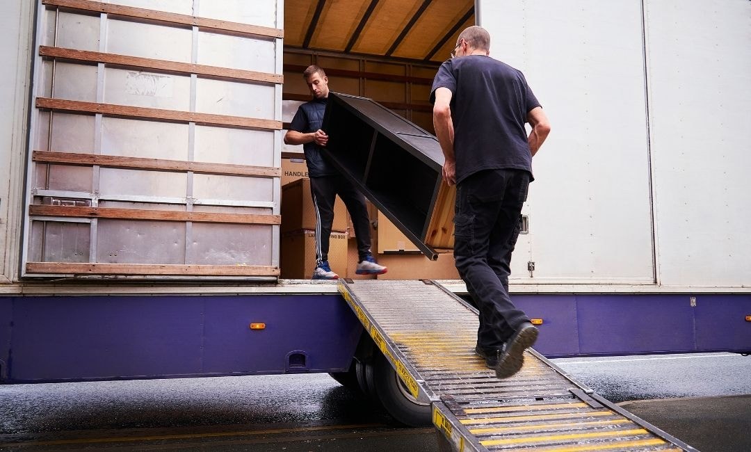 Top Tips to Get Rid of a Lot of Junk from a Warehouse Efficiently 3 commercial junk removal for medical waste