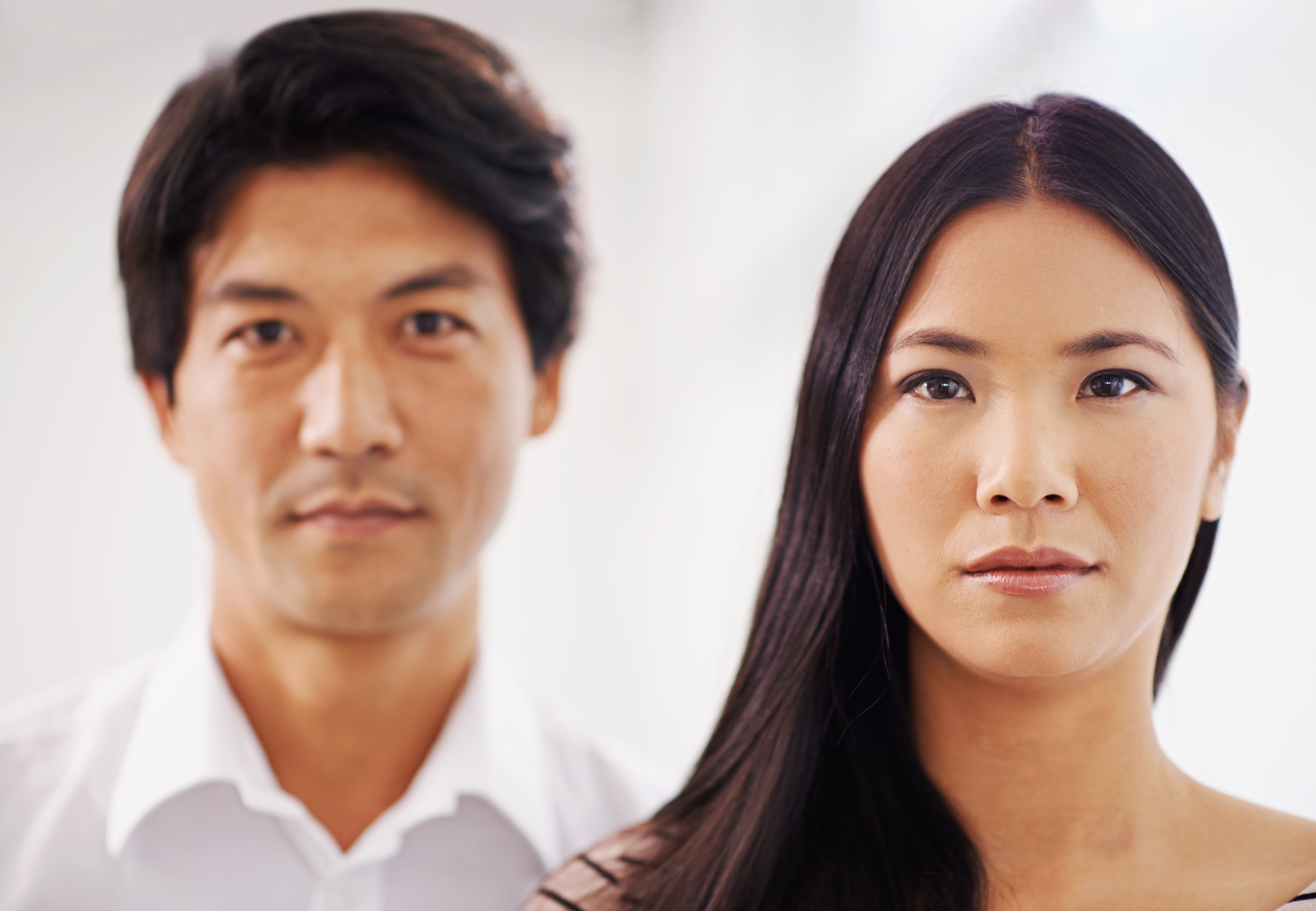 Image of couple with on partner who is emotionally unavailable in their relationship in NYC.