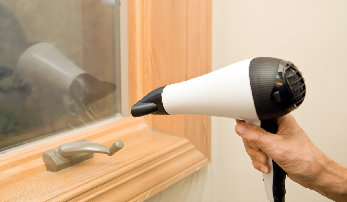 Draught proofing - hair dryer - warm air to shrink window film - sash window