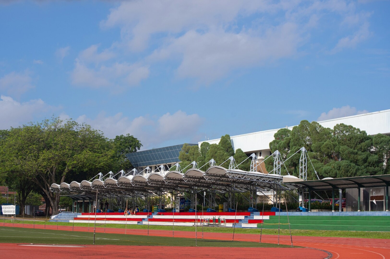 A spacious building featuring a wavy roof, representing a university in Singapore.