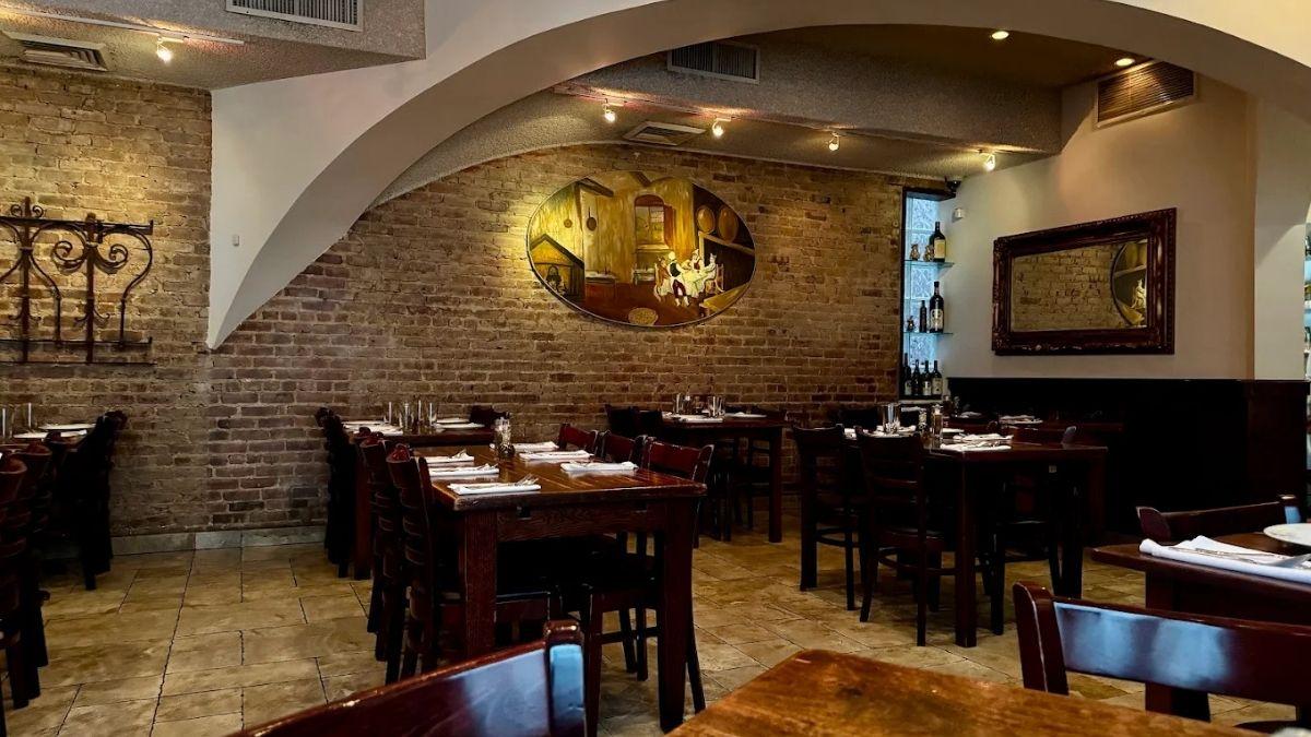 Roberto’s Restaurant in Bronx's Little Italy