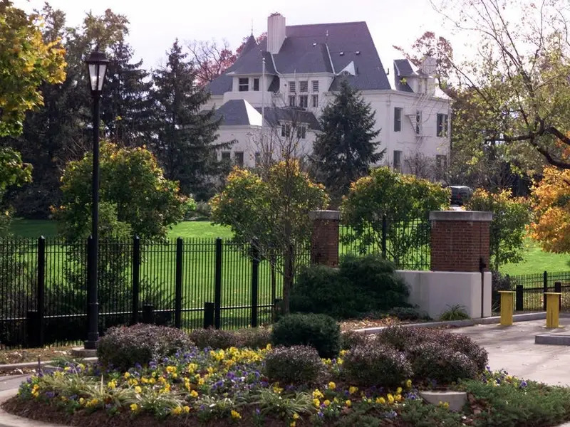 The residence pictured in 2000