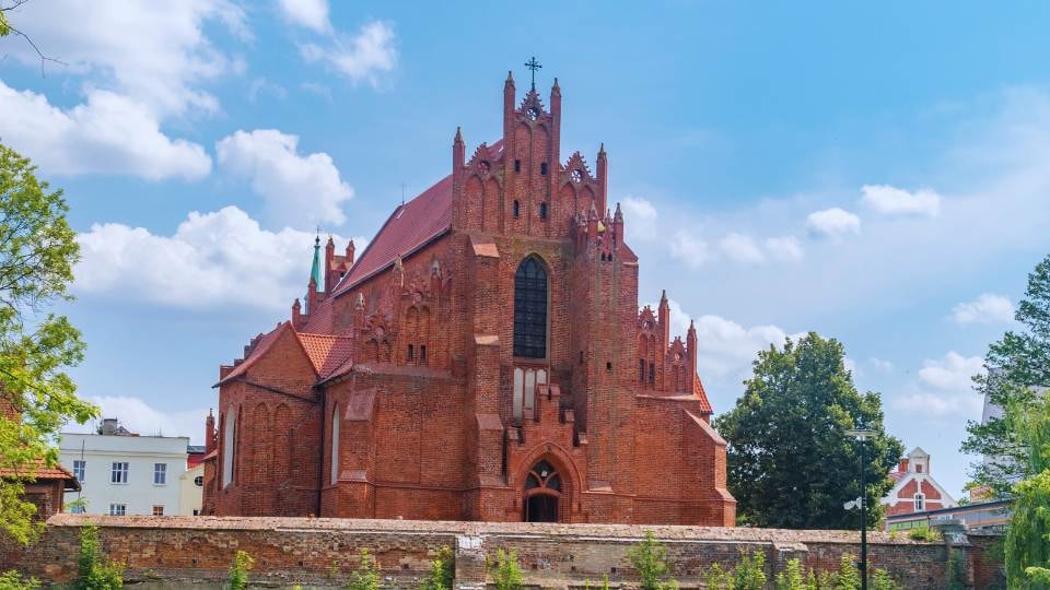 Samochody do wynajęcia w Starogardzie Gdańskim / canva