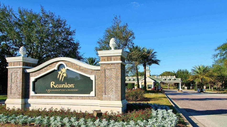 A resort near world-famous theme parks in Kissimmee, Florida with a pool and restaurant