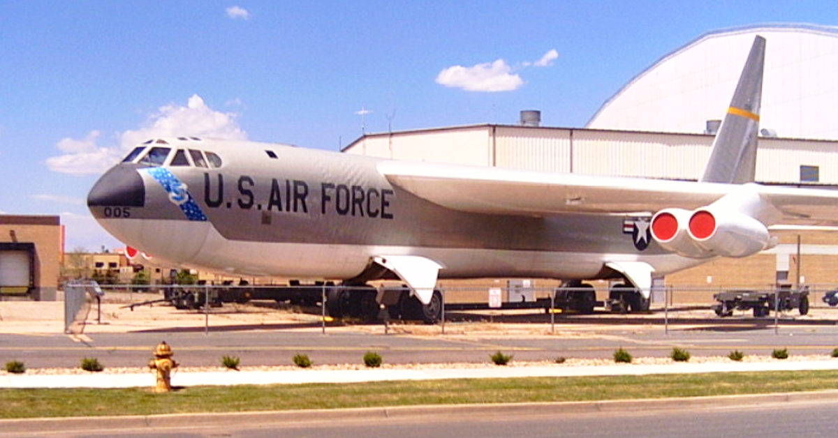 Fluor Corporation, Construction of the B-52 Aircraft Maintenance Unit