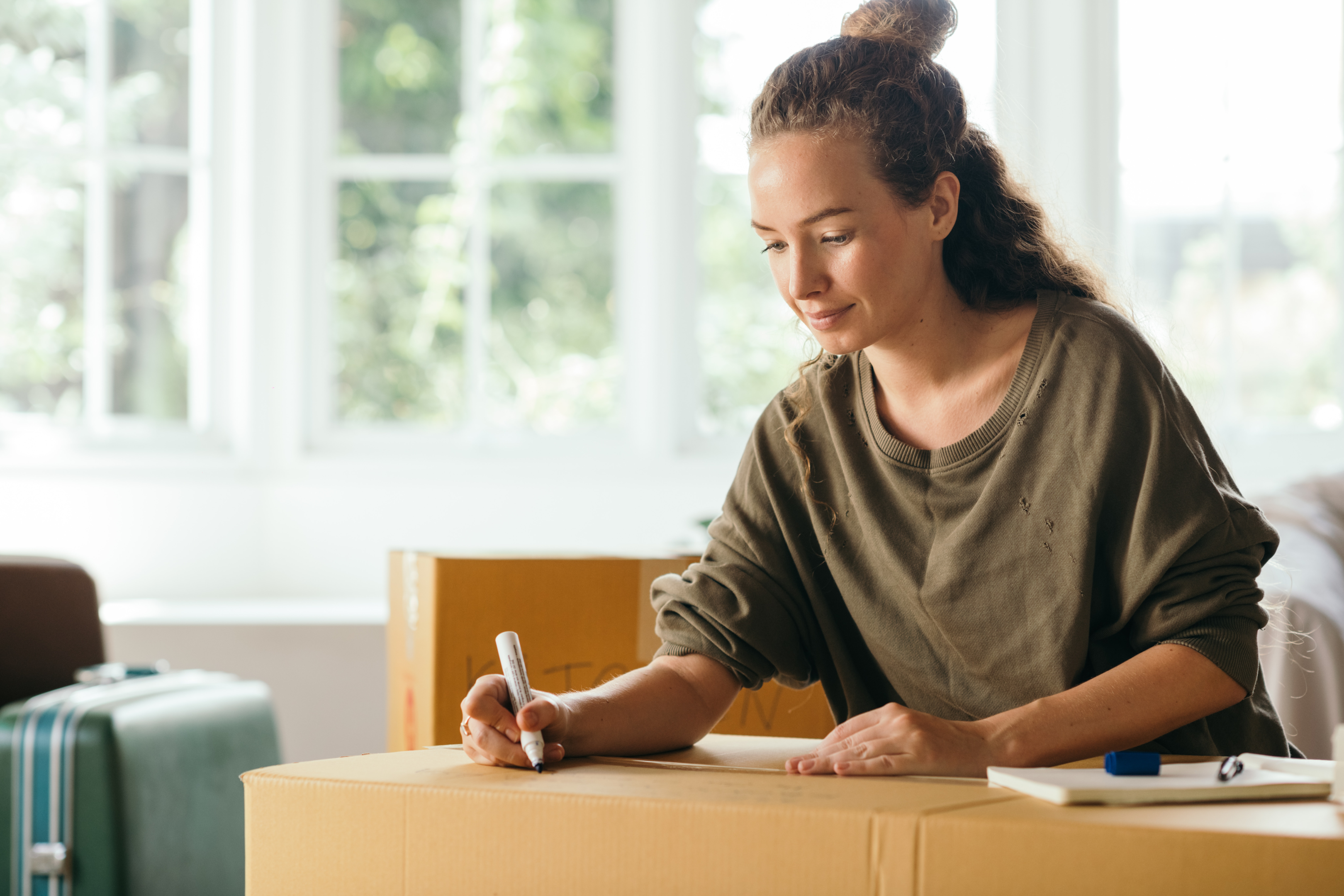 A new tenant moving into a sublet apartment