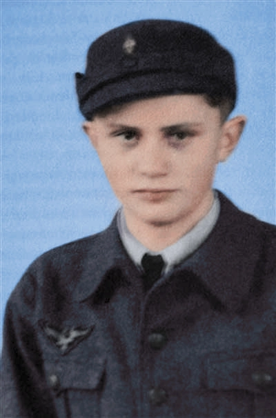Młody Joseph Ratzinger. Autorstwa Cassowary Colorizations - Joseph A. Ratzinger, CC BY 2.0