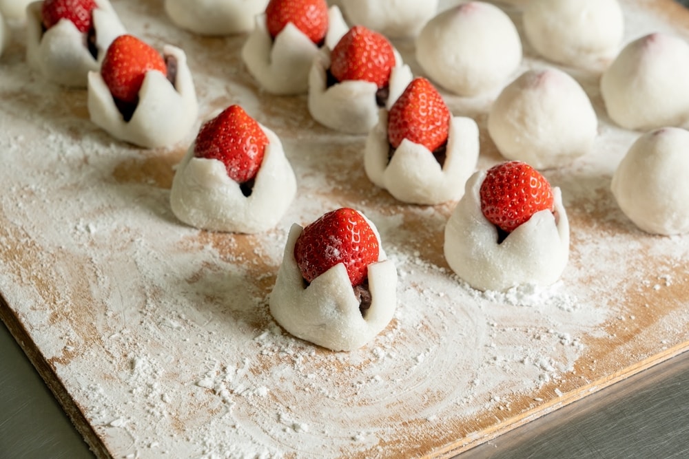 strawberry daifuku rice cakes