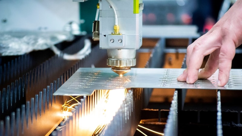 Modern manufacturing of metal components with laser cutting