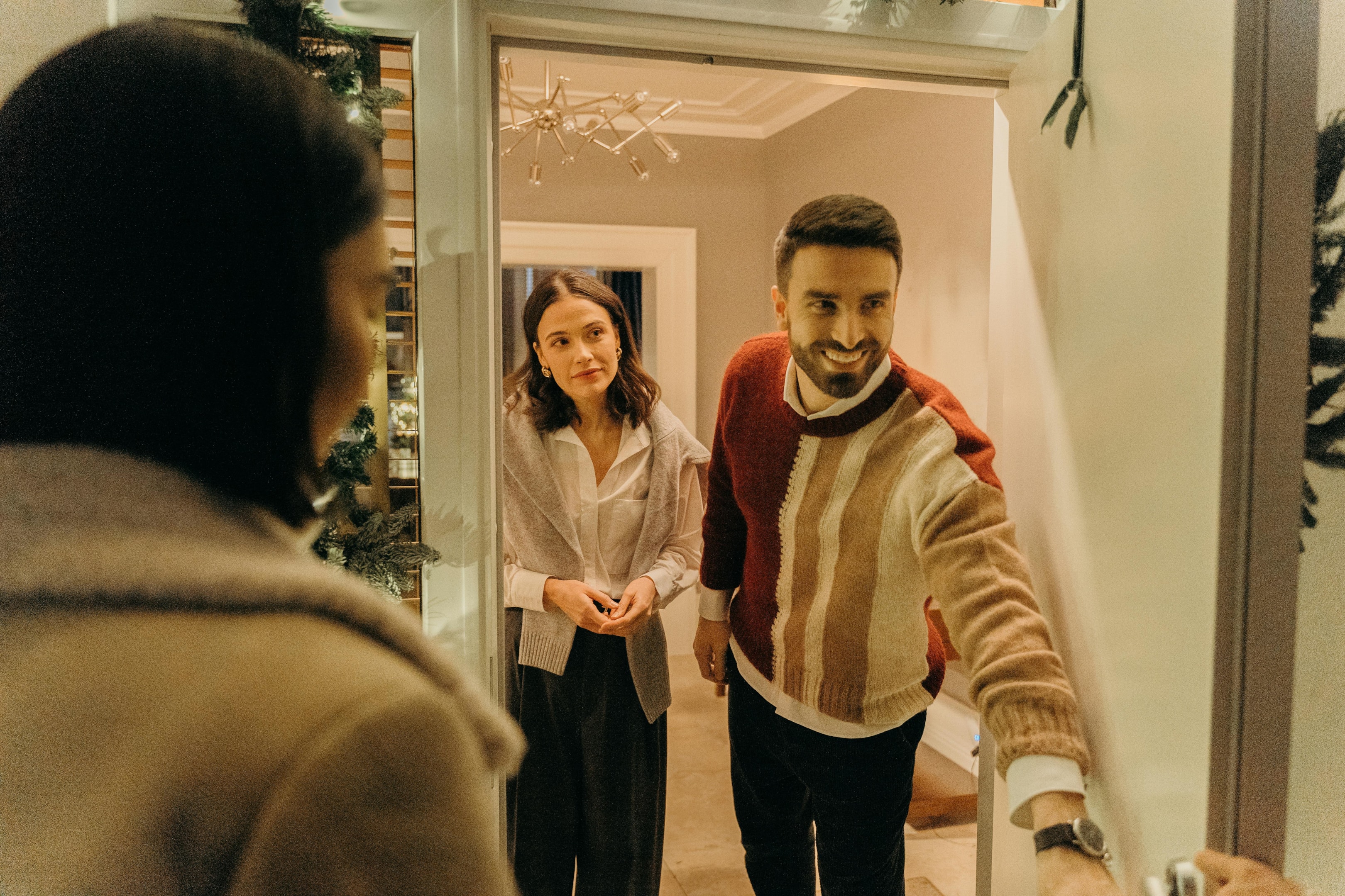 Real estate investor has conversation at front door with heirs of probate property.
