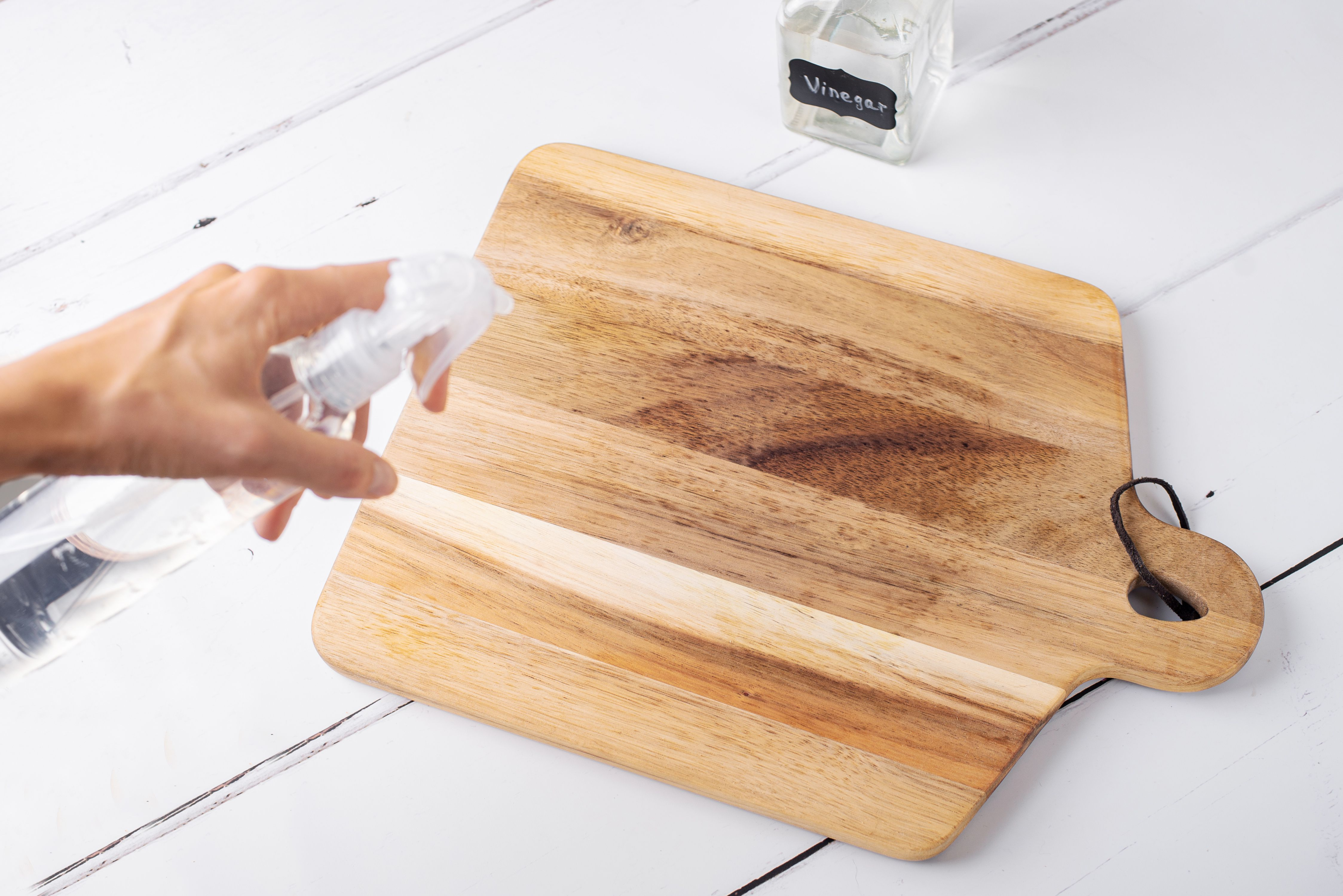 Glass or wooden chopping board? Learn ways to effectively clean
