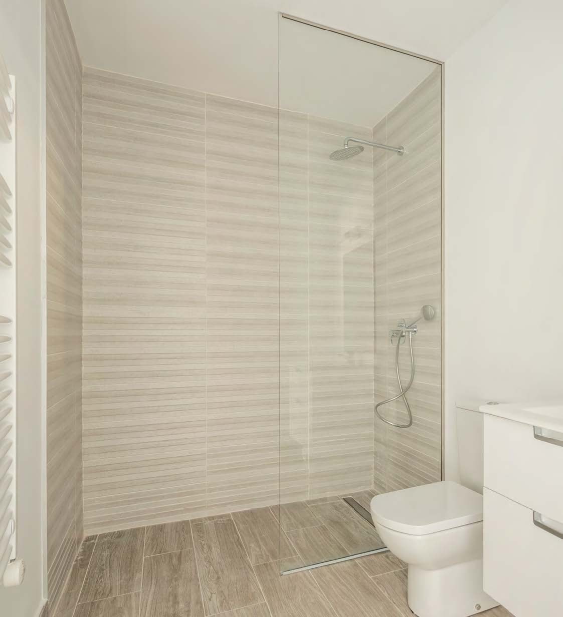 frameless glass shower screen