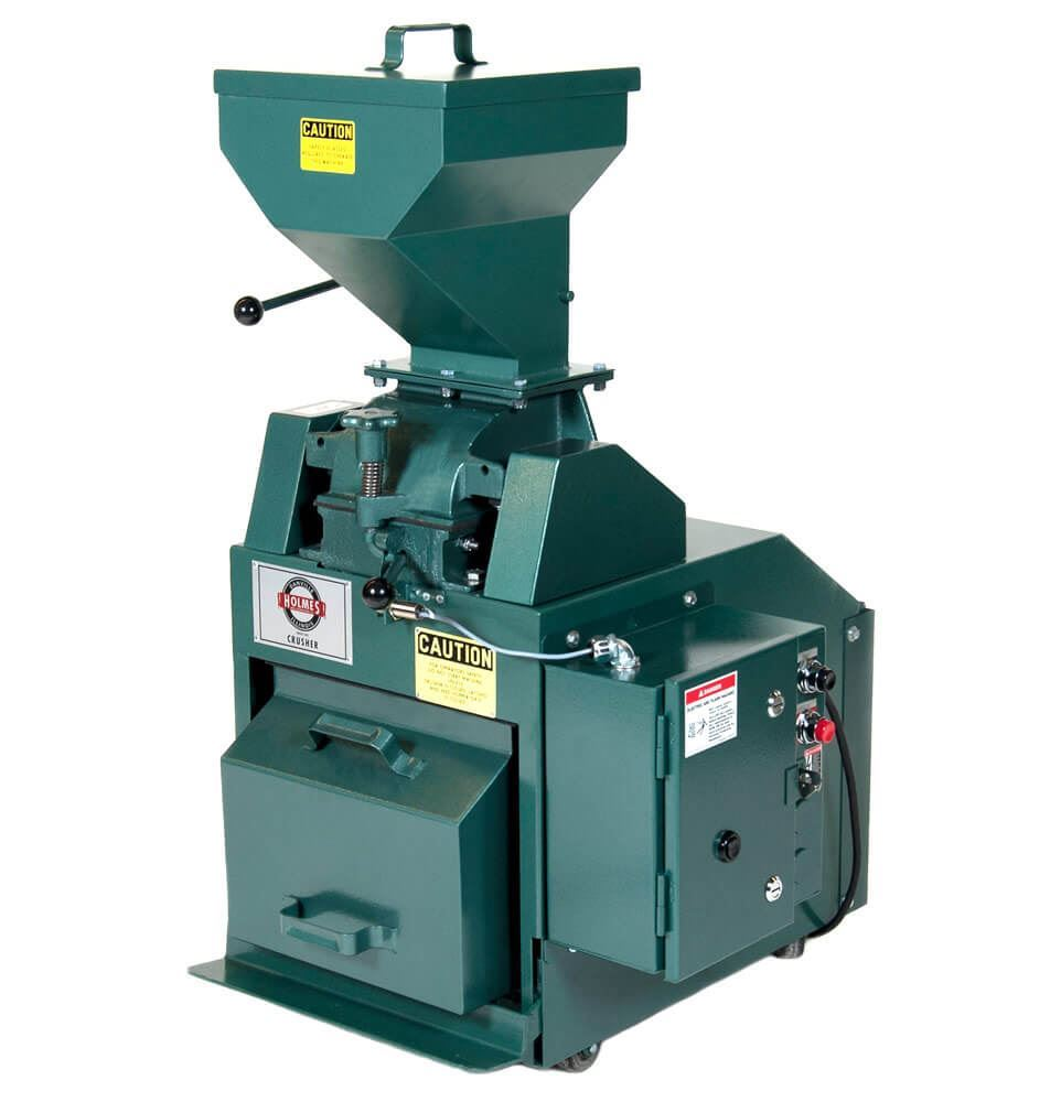 A hammer mill with grinding chamber, electric motor and hammers