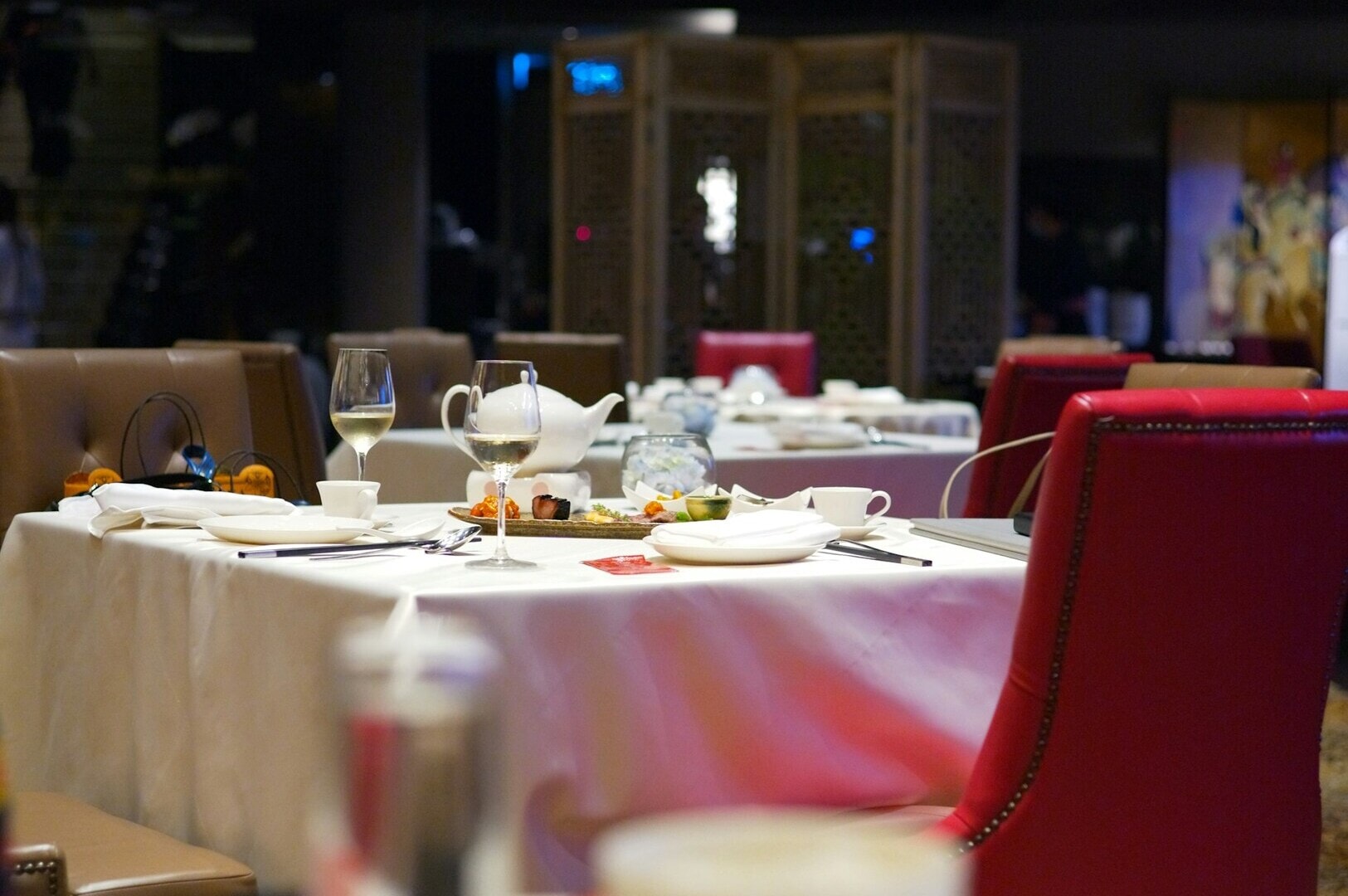 A dining table covered with a white cloth, set for a meal in a local Singapore restaurant.