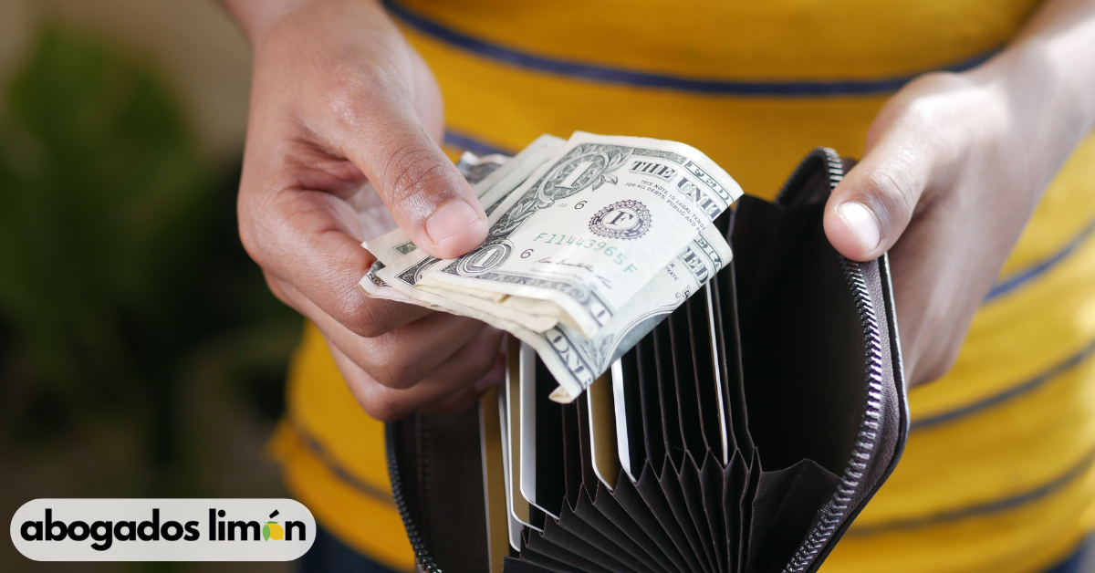 ¿Cuánto cobra un abogado por caso?