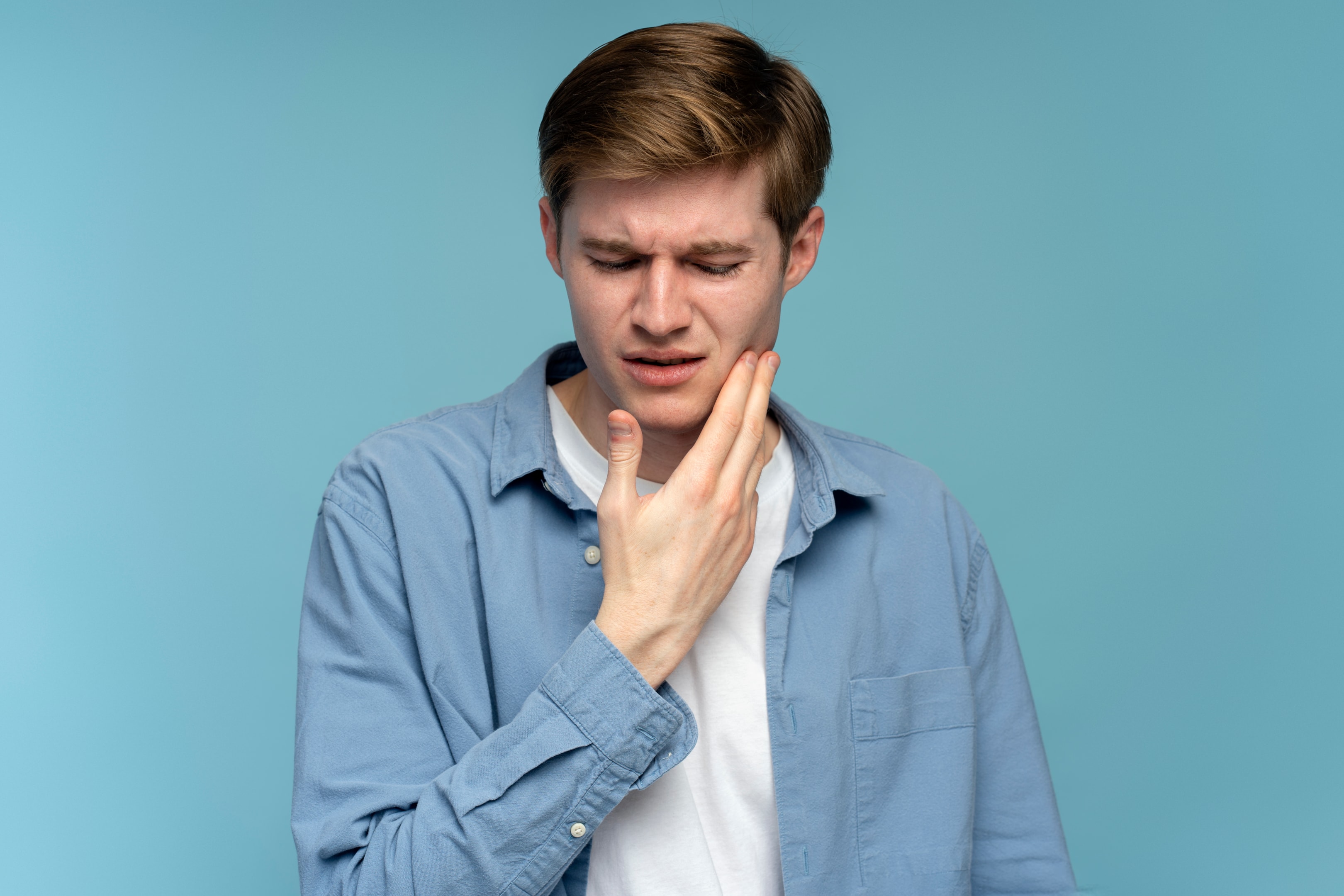 man needing pull wisdom teeth near me