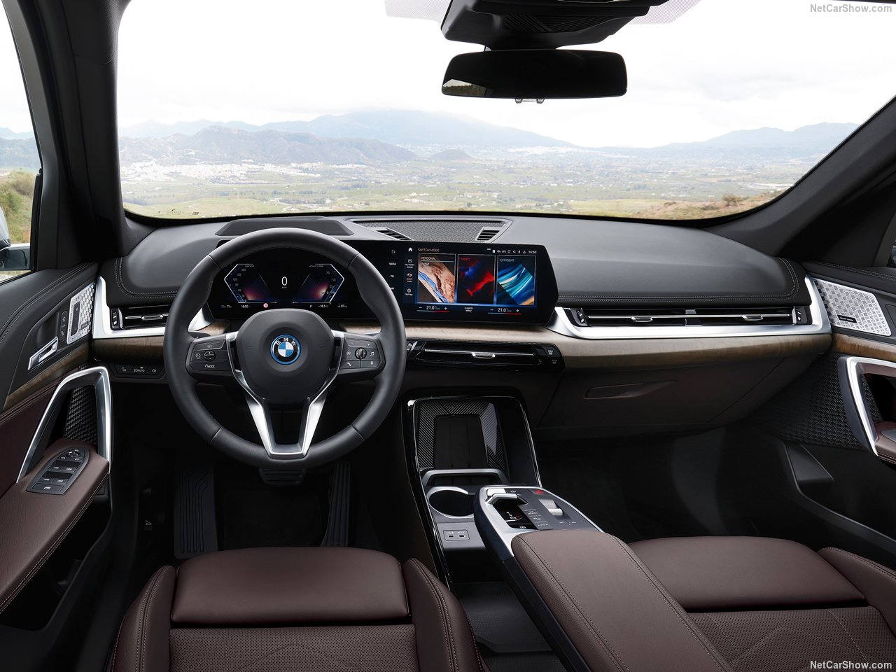 Een overzichtelijk interieur in de BMW iX1