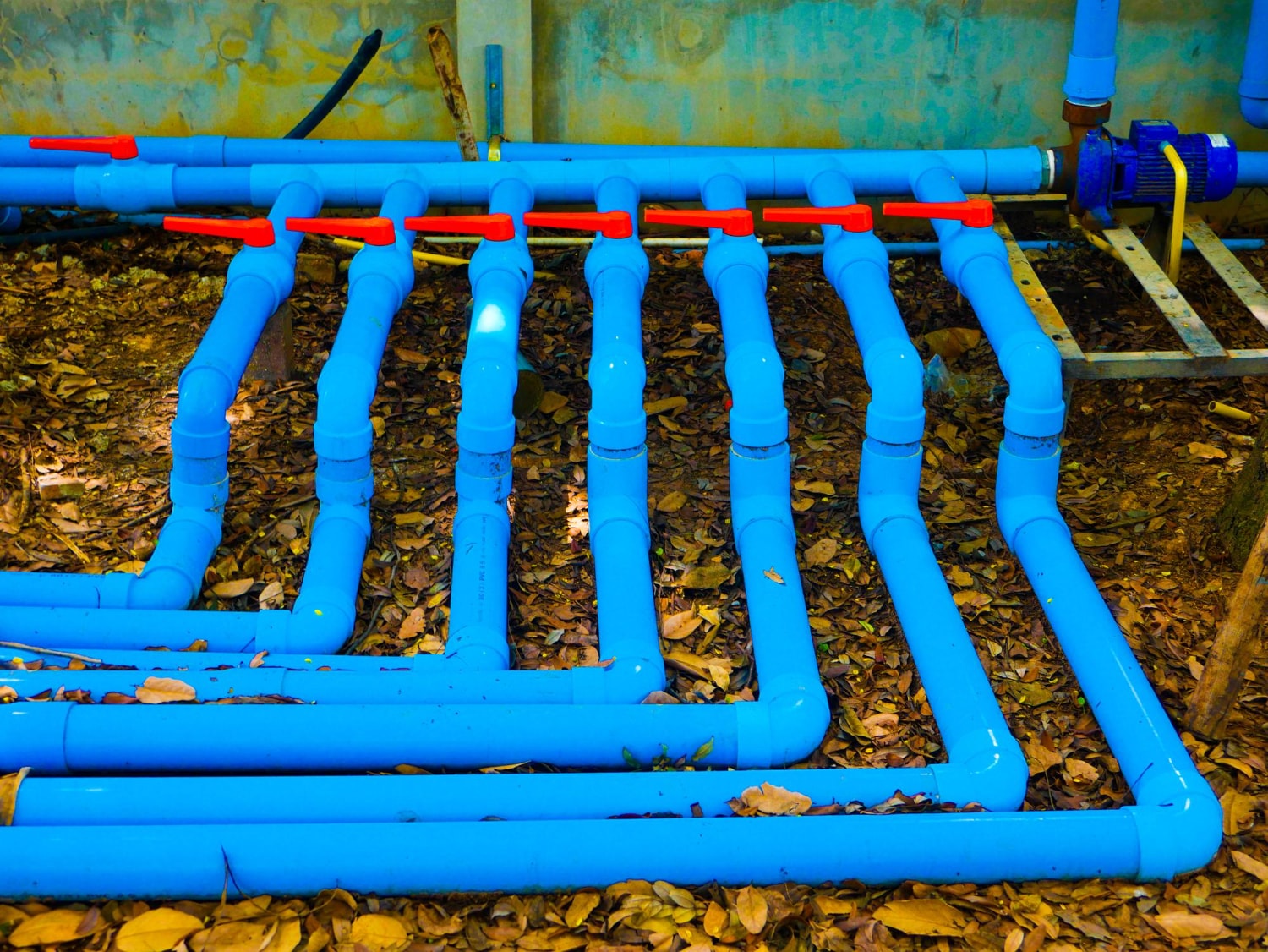 SDR. To Standard Dimention Ratio, który oznacza stosunek średnicy zewnętrznej rury (D) do grubości jej ścianki.