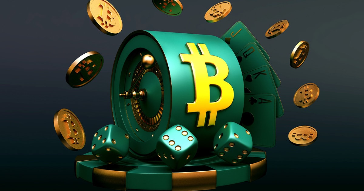 رموز بيتكوين مع نرد وبطاقات لعب تدور حول عجلة كازينو بتصميم ذهبي وأخضر
