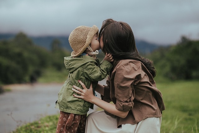 mother, daughter, kiss