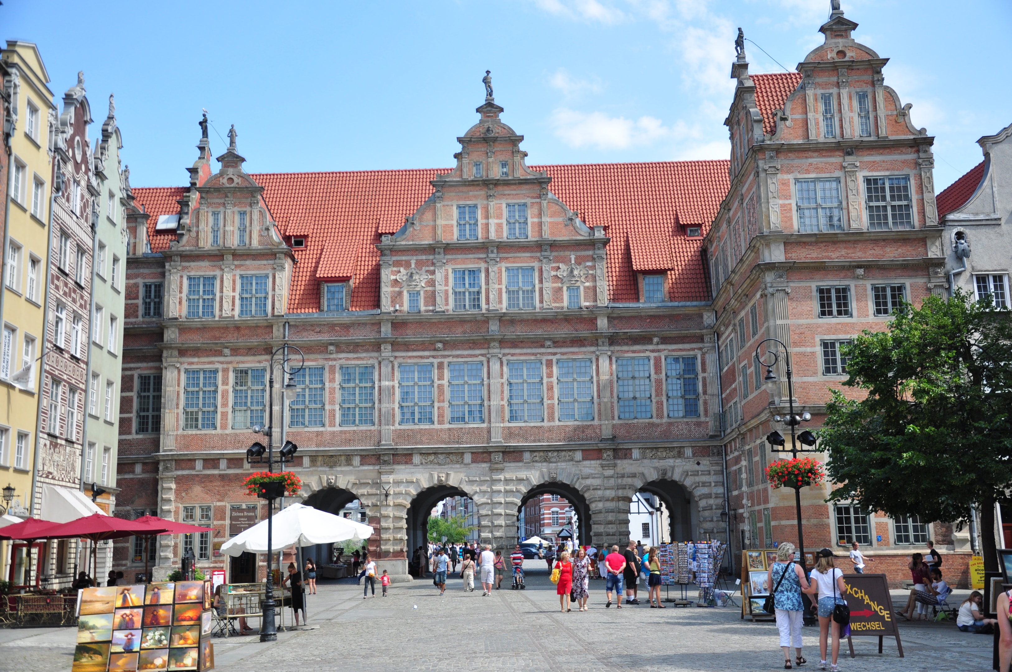 Brama Zielona w Gdańsku (źródło: https://commons.wikimedia.org/wiki/File:Green_Gate_(Brama_Zielona)_in_Gdansk.JPG)