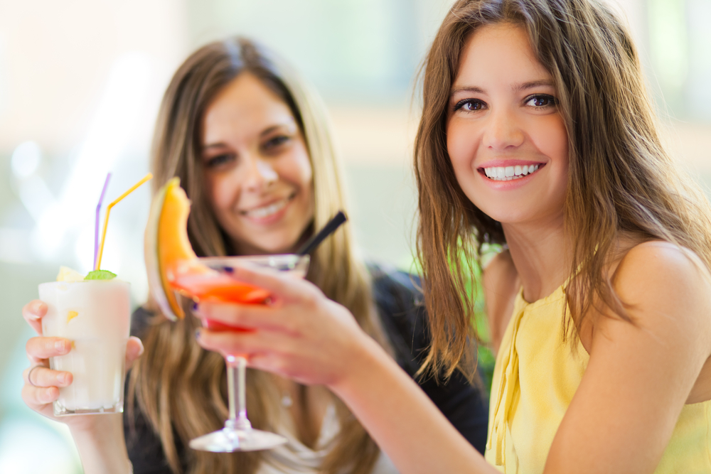How To Choose a Mobile Bar Hire For Your Outdoor Party? -