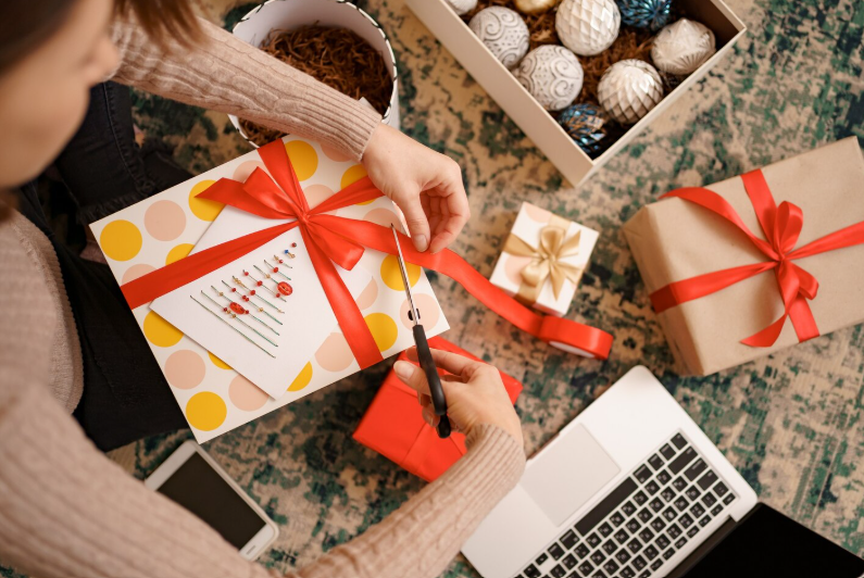 How Custom Holiday Gifts Boost Brand Engagement