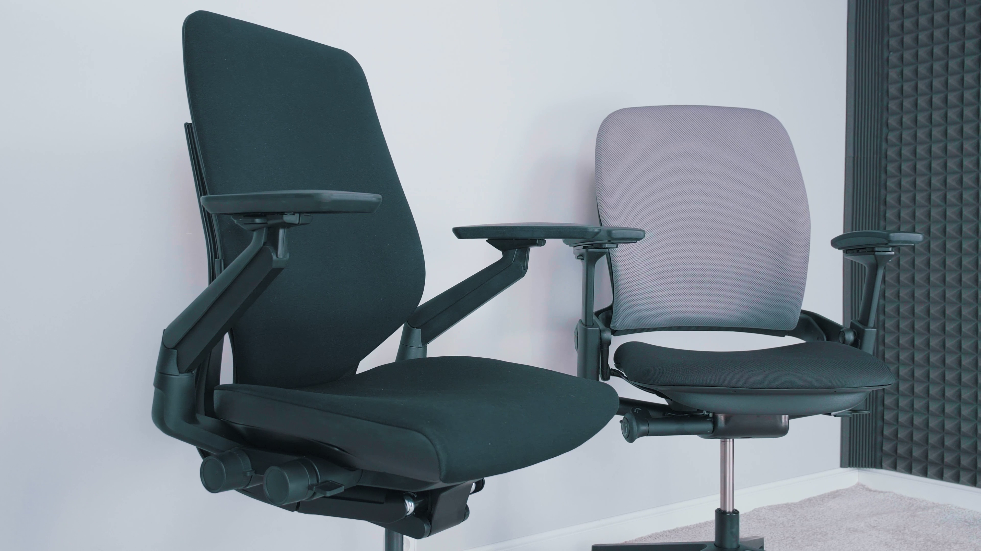 Recenzja fotela biurowego Steelcase Gesture – czy to naprawdę voted best office chair? 7 Gesture VS Leap. Źródło: Brastech