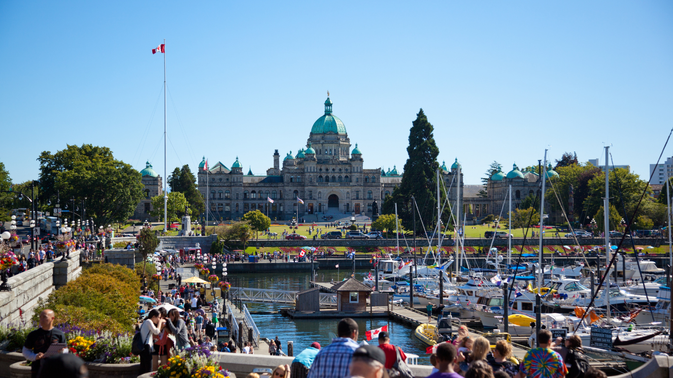 Victoria BC, slobo https://www.canva.com/photos/MAEEsCVHqPg/