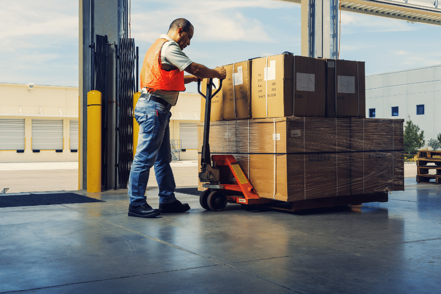 wózek paletowy z operatorem