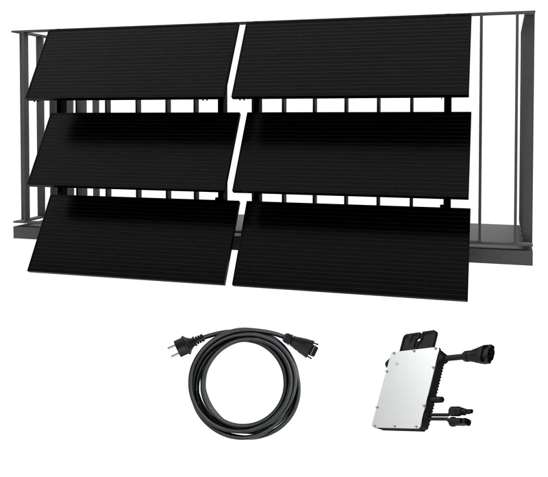 Balkon-Solarmodul-Set mit sechs geneigten Panels, Wechselrichter und Anschlusskabel für eine größere Stromerzeugung.