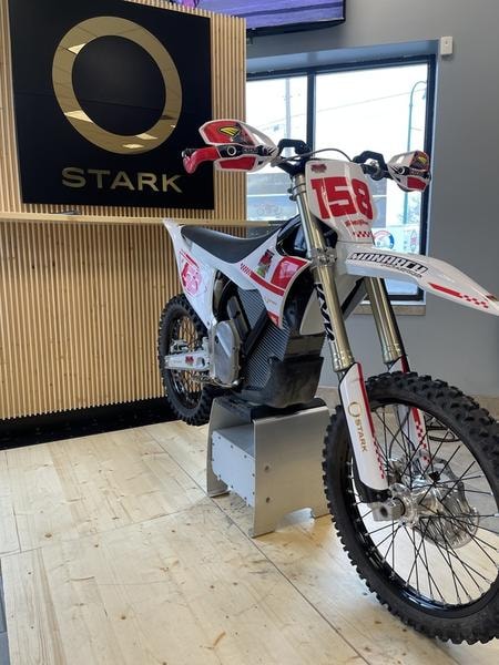 moto-stajnia-wypożyczalnia-24h-polska