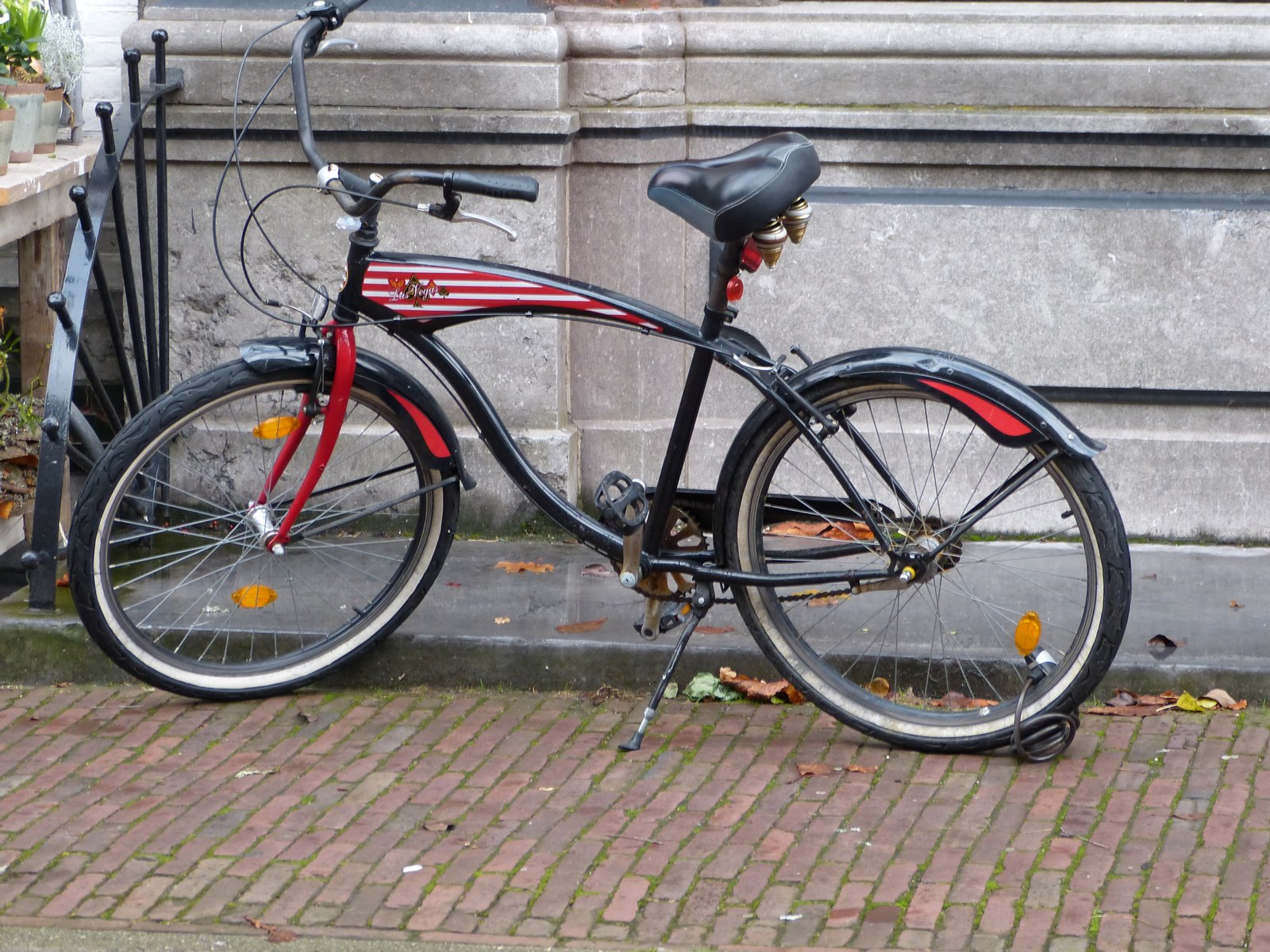 Bike chopper com quadro mais próximo ao de bicicletas normais, mas ainda modificado. Foto de Nik Morris, Flickr.