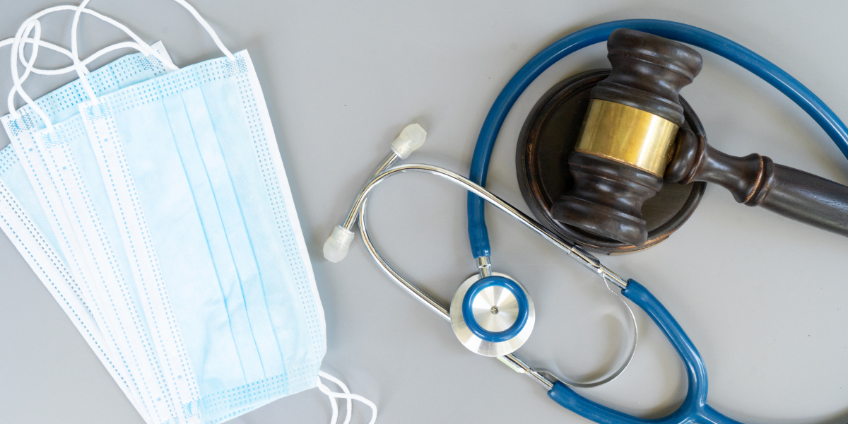 Co roku 1 lipca podmiot leczniczy dokonuje podwyższenia wynagrodzenia zasadniczego dla pracowników wykonujących zawody medyczne. | Kancelaria Prawna Smok