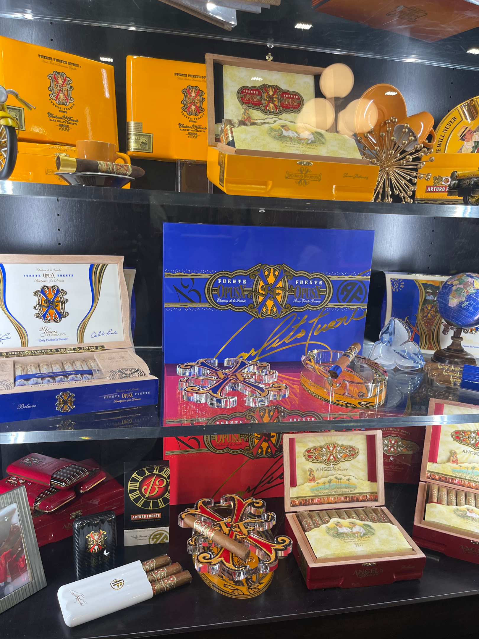 Arturo Fuente offers an amazing selection of premium handmade cigars, Oro Oscuro, The Blue and the Pink