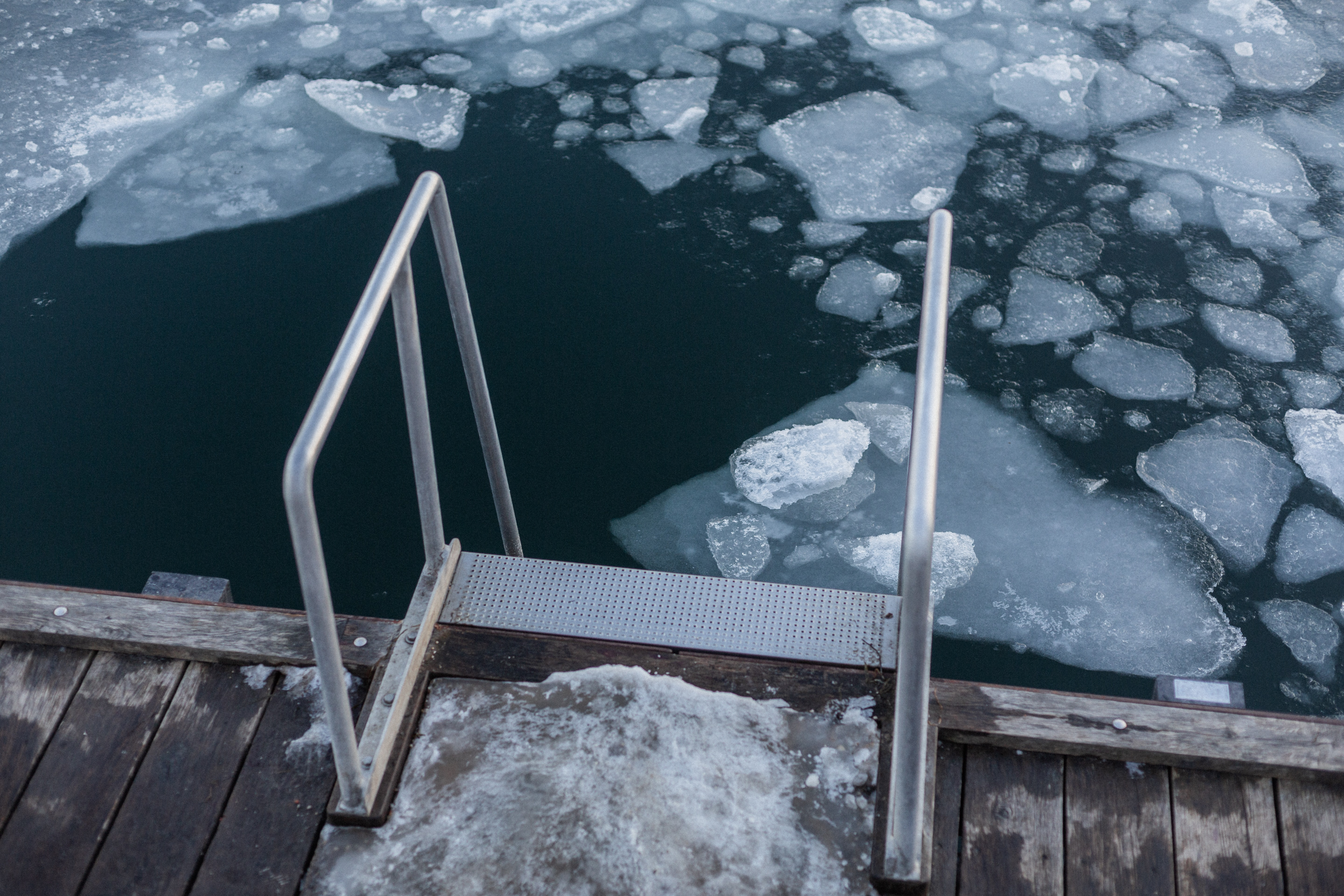 Cold water therapy: what are the benefits and dangers of ice baths, wild  swimming and freezing showers?