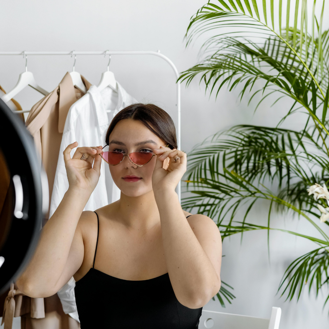 Woman selling products to monetize Instagram.