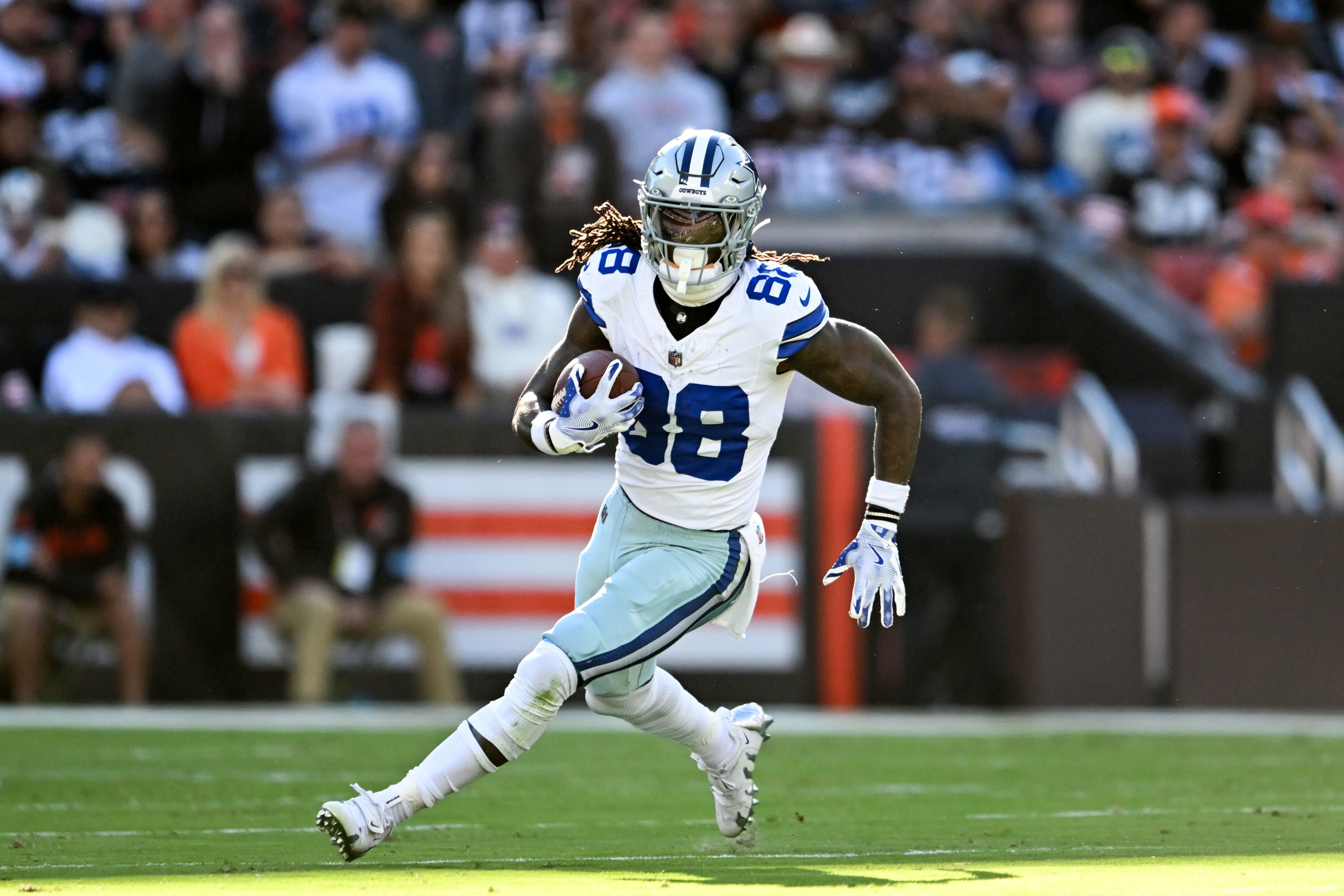 CeeDee Lamb of the Dallas Cowboys carries the ball during the second quarter against the Cleveland Browns at Huntington Bank Field on September 08, 2024 in Cleveland, Ohio.