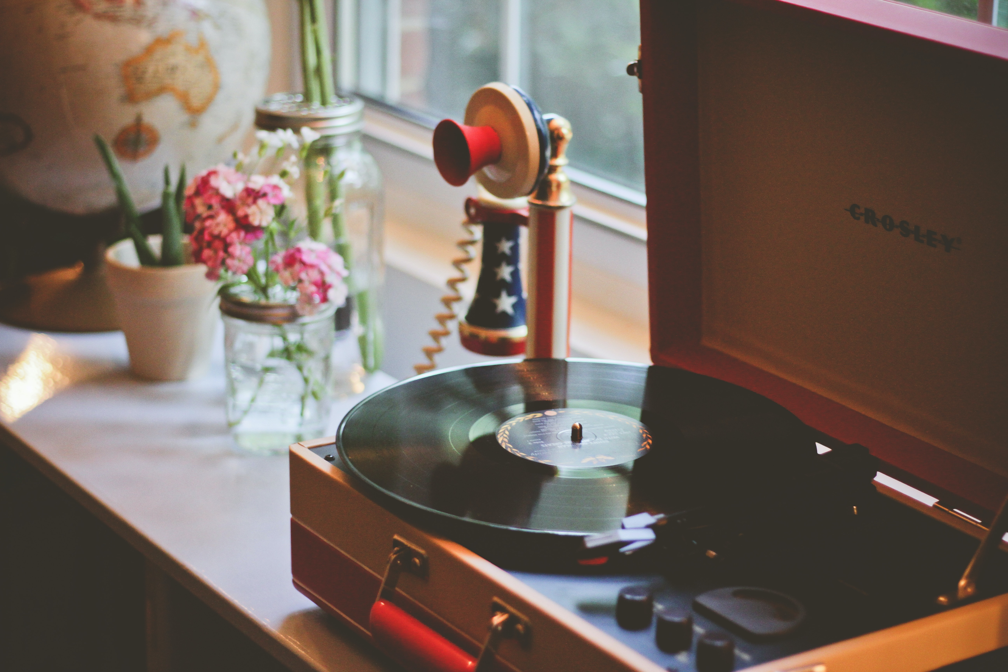 Retro-style turntable