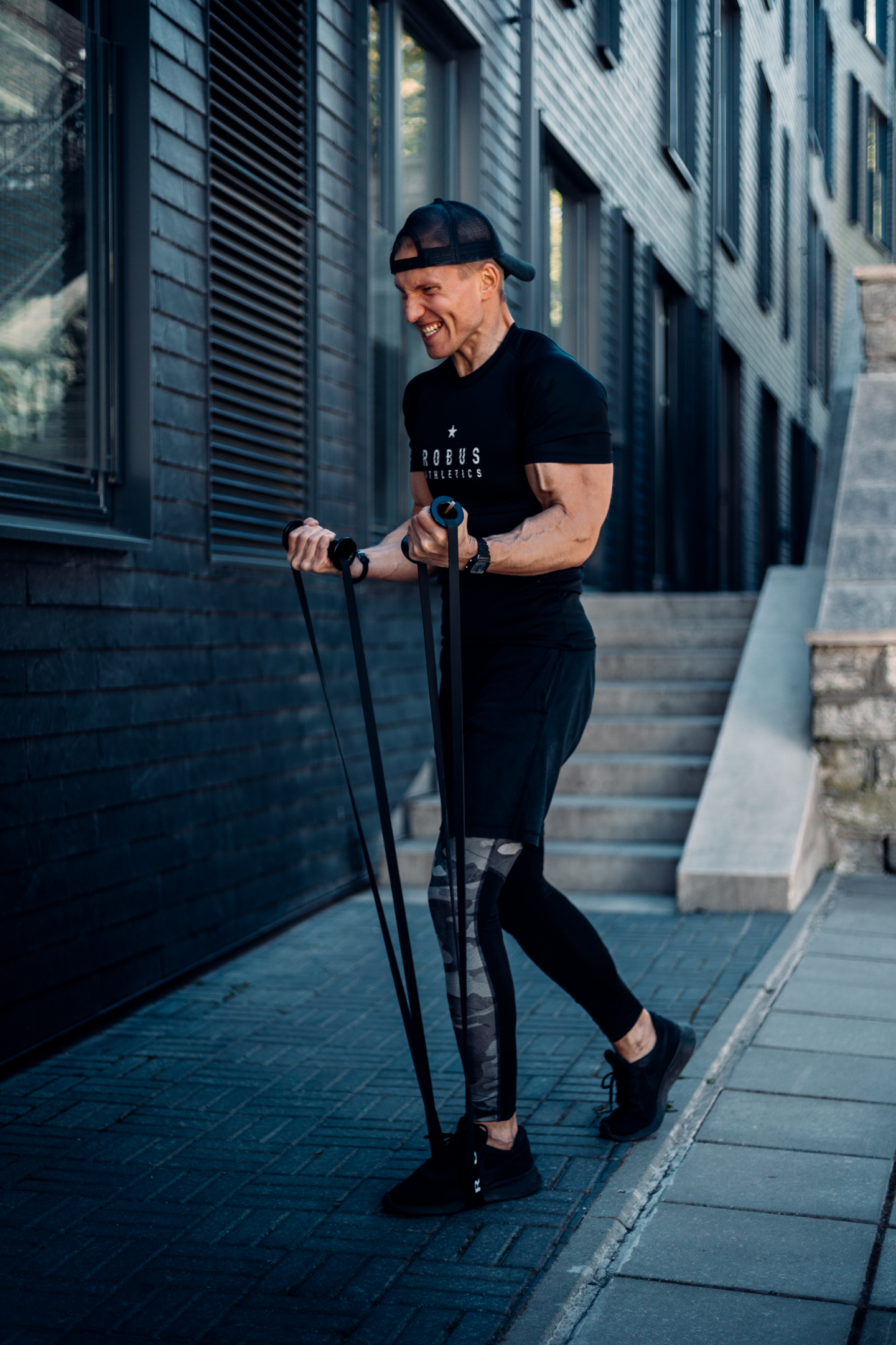 TOP 5 Home Workout equipment. With up to 152 kg of counter resistance, the Robus Athletics GymBars are not only for bicep curls, but also suitable for key exercises like deadlifts and squats.
