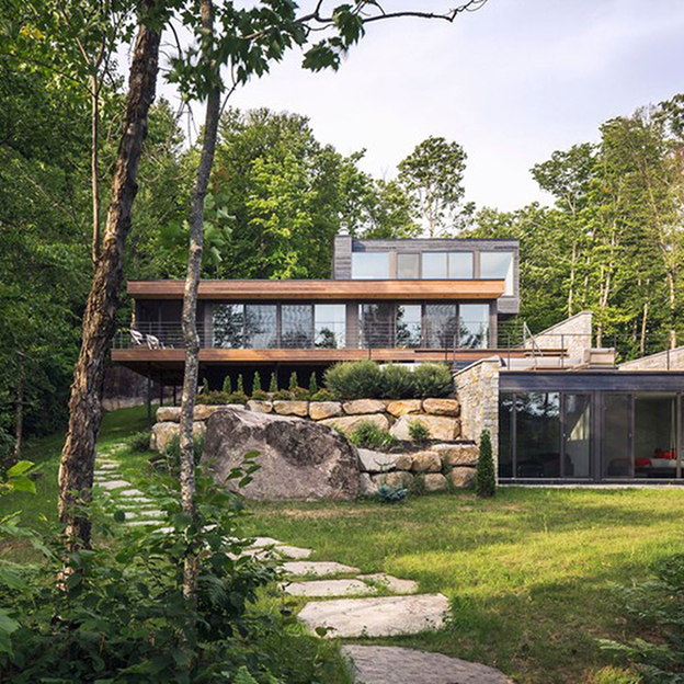 Flat Planes on Mid-century Modern Houses