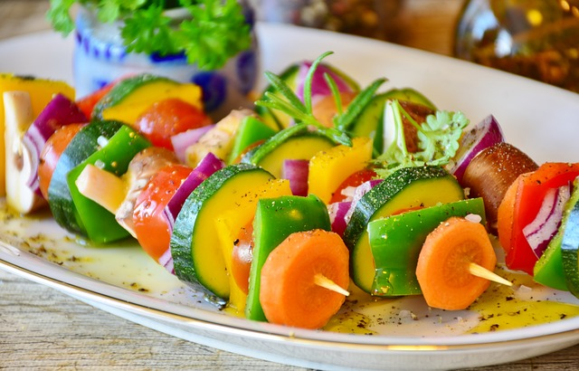 Healthy Meal Prep Ideas - vegetable skewer, paprika, tomato