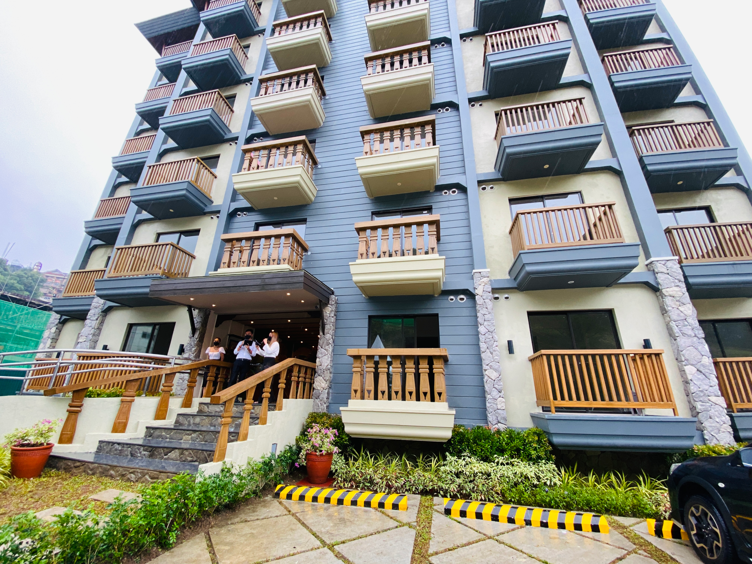 Mid-rise consominiums like Alpine Villas create more exclusive luxury spaces.