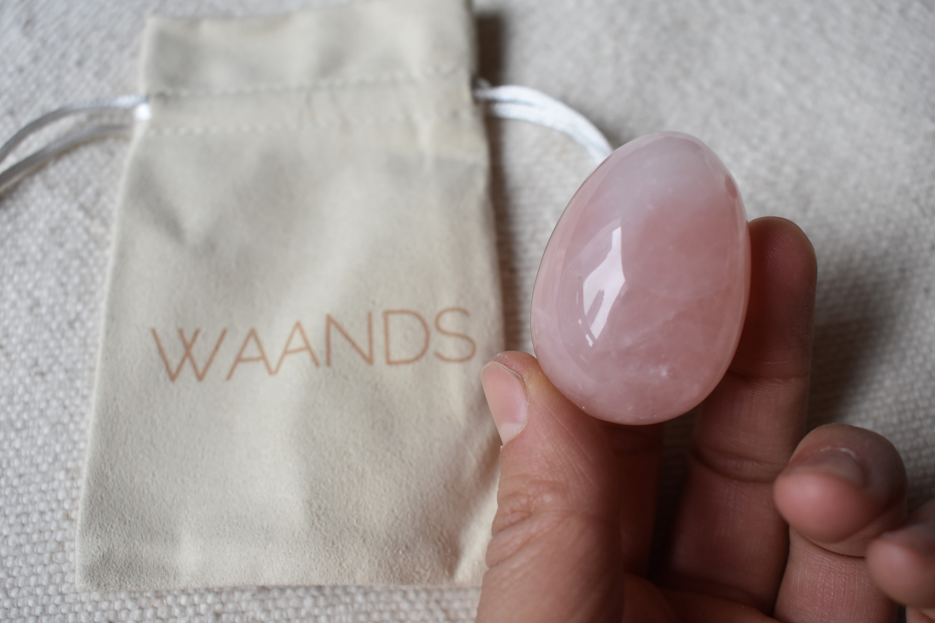 Yoni egg guide - Rose quartz egg