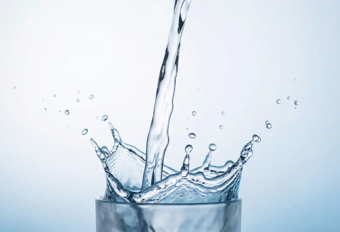 Ympäristötekniikka alueella: jätevedenpuhdistamo ja vedenpuhdistamo, jossa vedenkäsittely tapahtuu hallitusti – jätevedet ja vesi käsitellään ennen kuin jätevesiä johdetaan puhdistamolle. Räätälöity ratkaisu lisää tehokkuutta. 