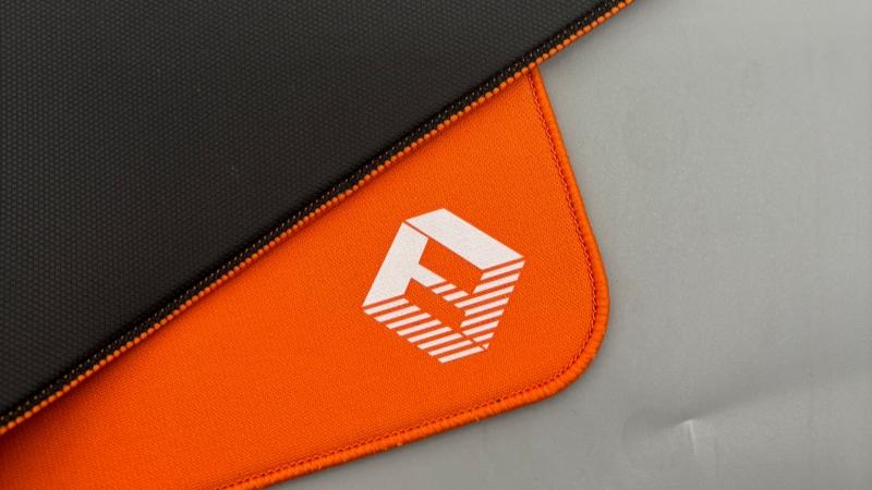 Mouse Pad with Control Type Surface