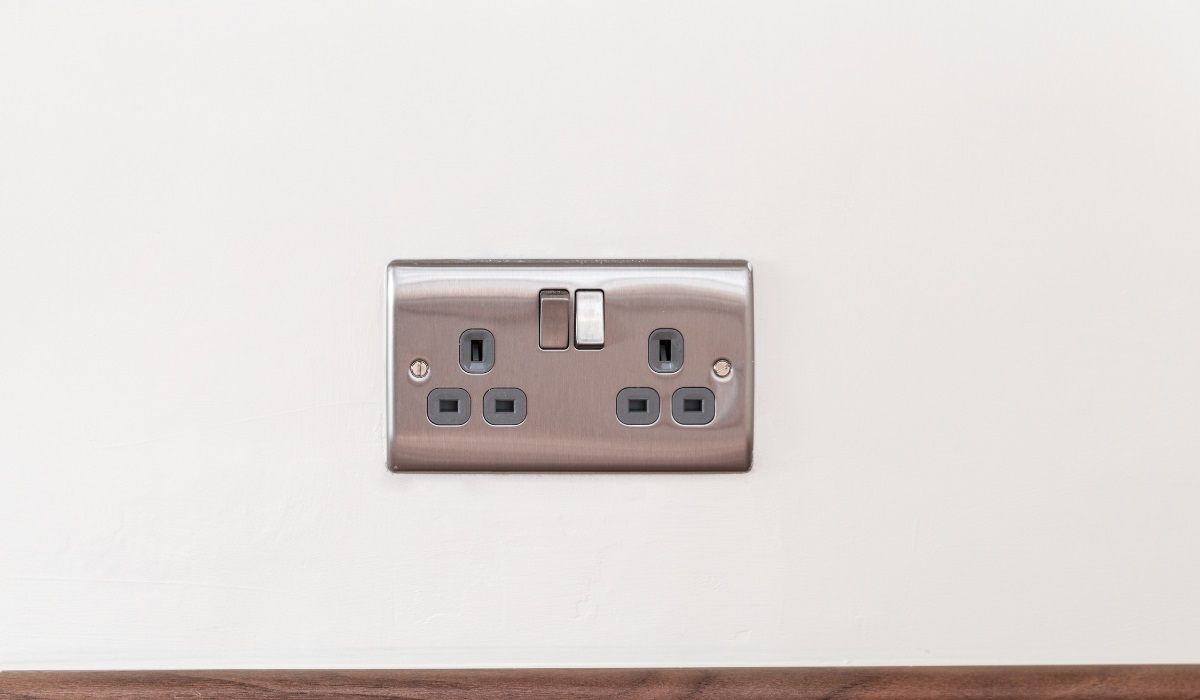 Double plug socket - polished chrome finish - including switches