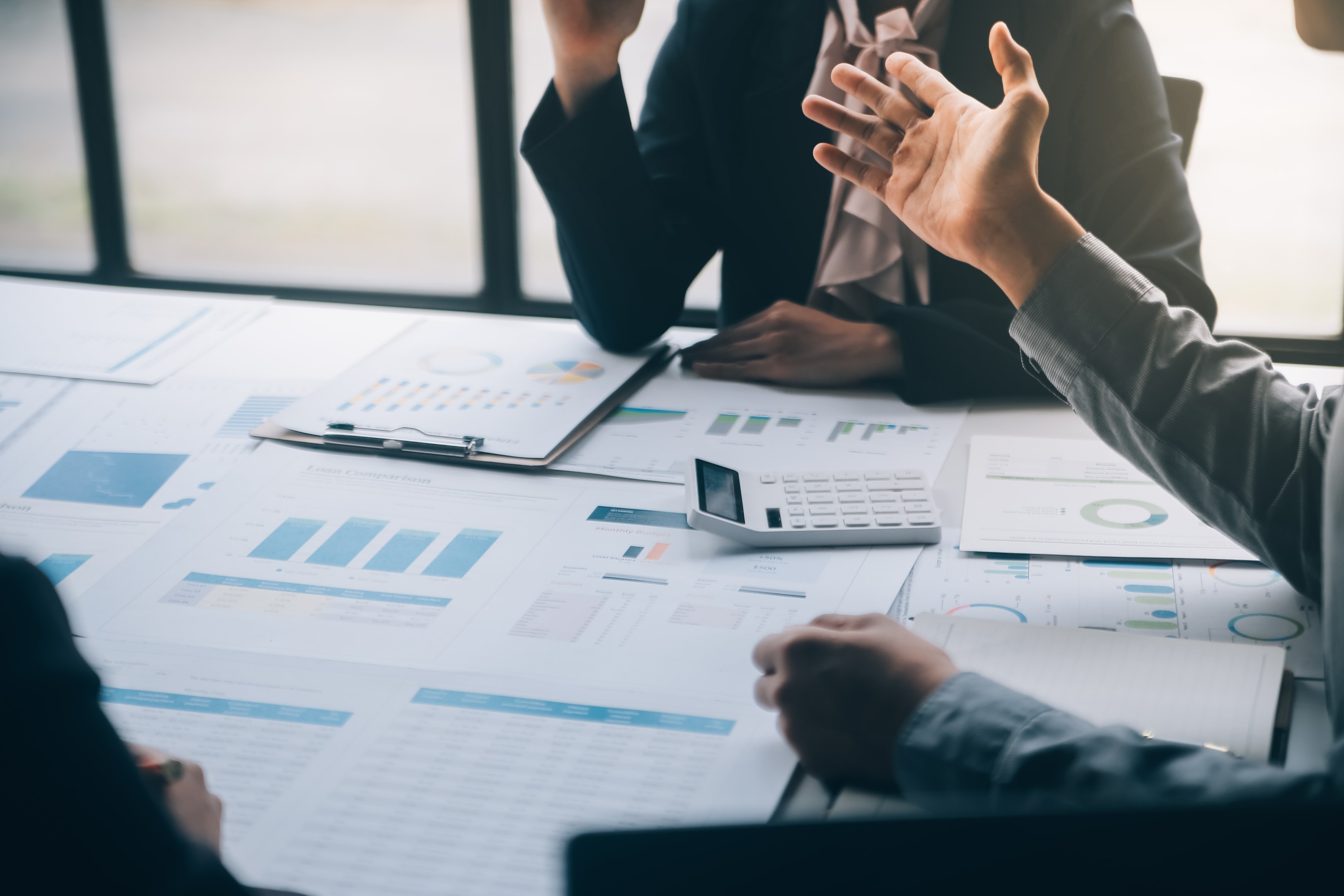 zespół handlowy w trakcie wyboru platformy sprzedażowej